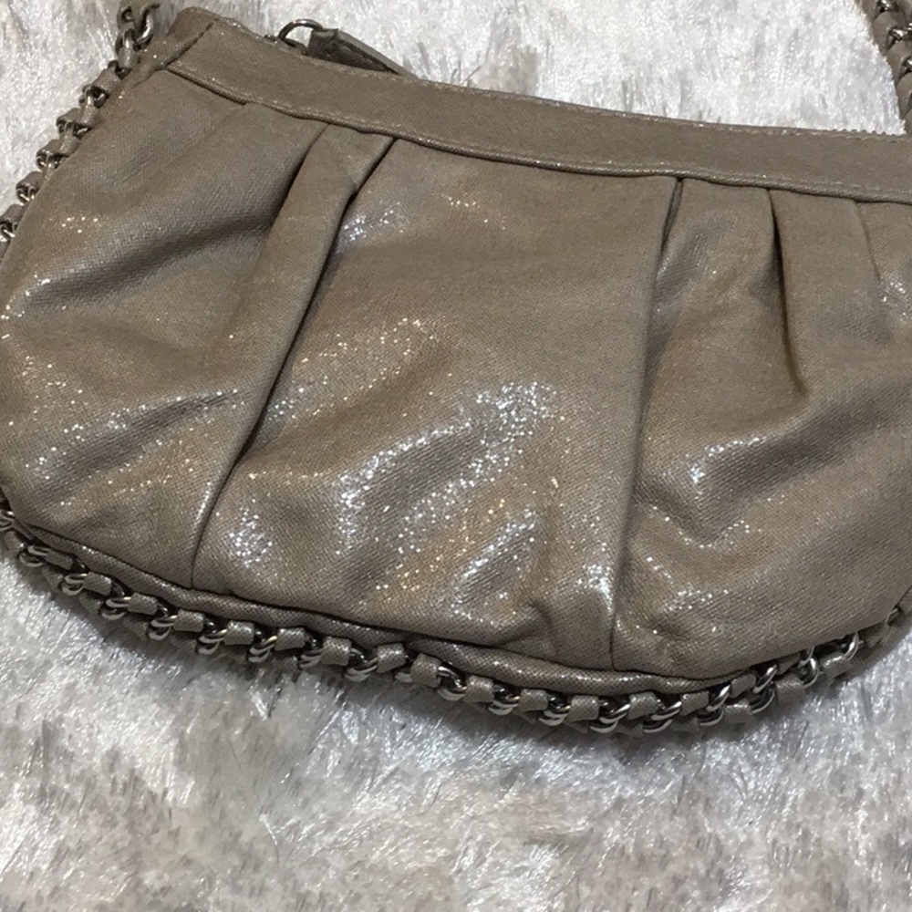 Express Metallic crossbody double silver chain. - Picture 4 of 8